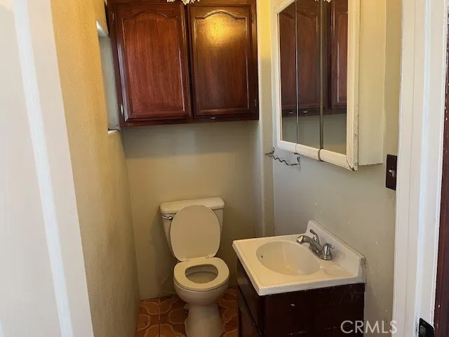317 E 42nd Pl, Los Angeles, California 90011 home-pic-23