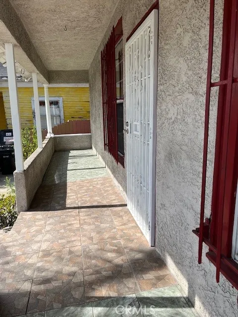 317 E 42nd Pl, Los Angeles, California 90011 home-pic-6