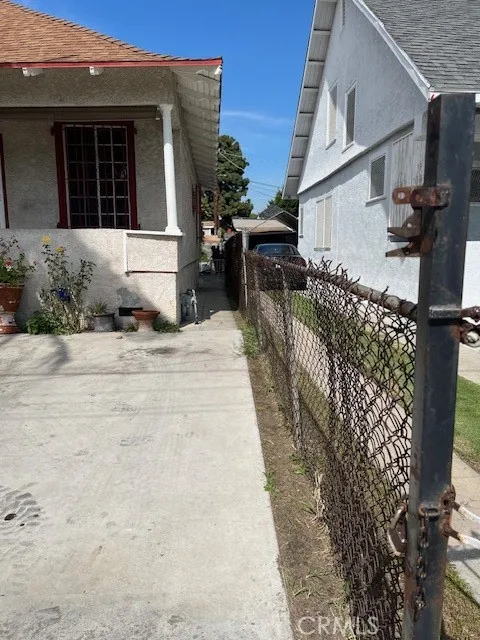 317 E 42nd Pl, Los Angeles, California 90011 home-pic-5
