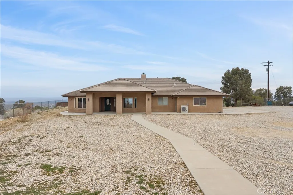 9050 Ponderosa Road, Pinon Hills, California 92372 home-pic-1