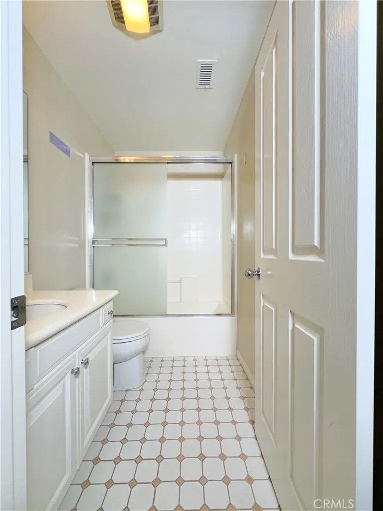 Full bathroom 2 (level 2)