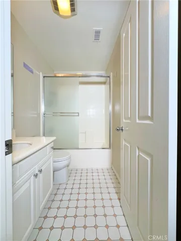 Full bathroom 2 (level 2)
