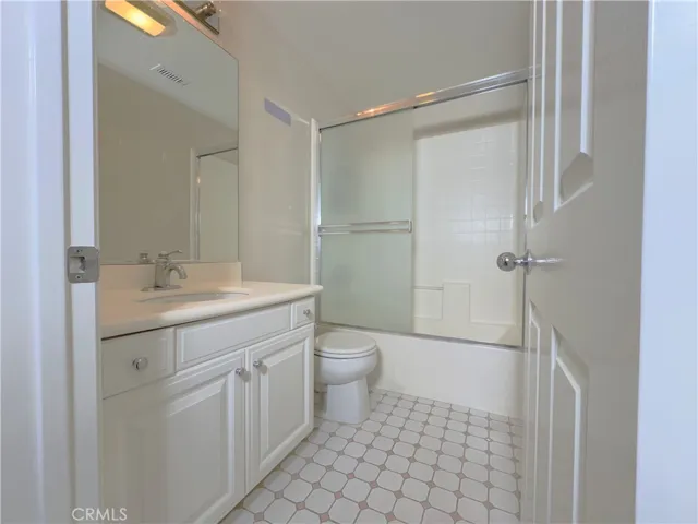 Full bath #2 (level 2)