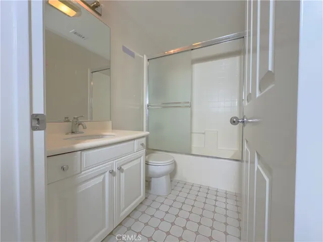 Full bath #2 (level 2)