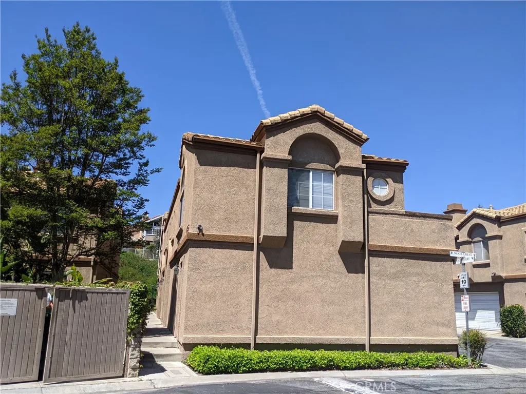 14726 Moon Crest, Chino Hills, California 91709 home-pic-2