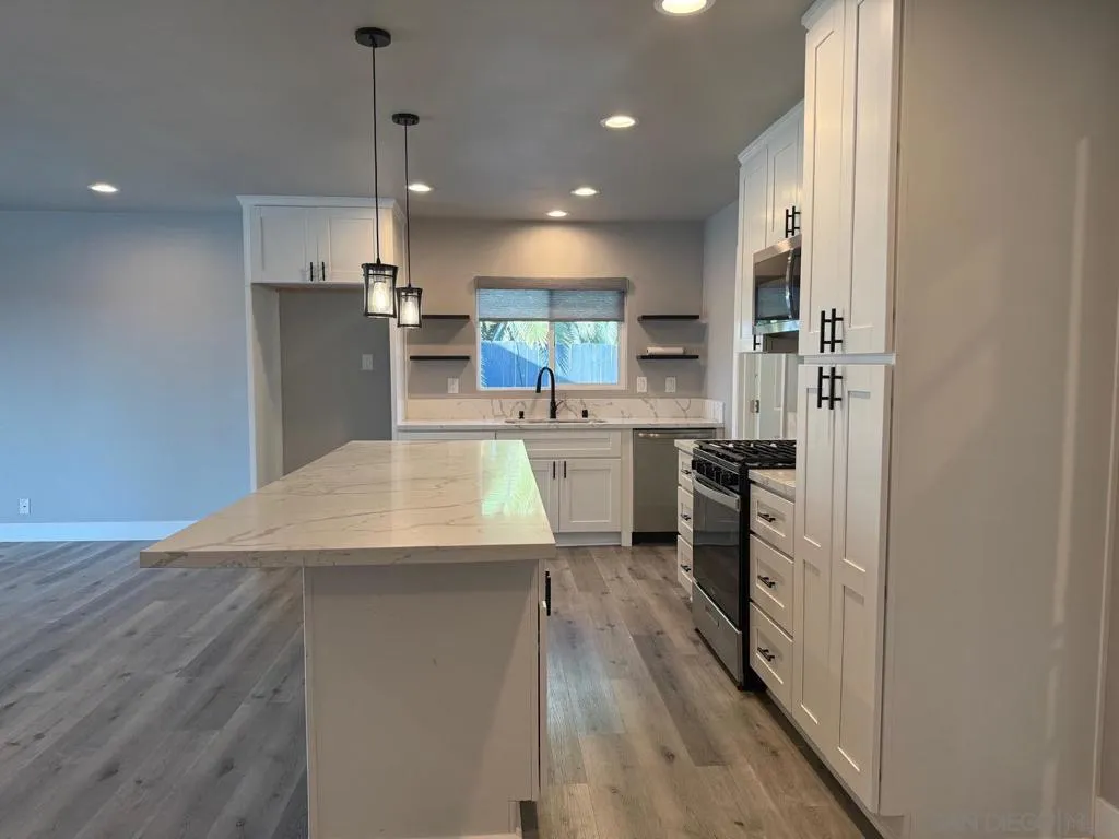 3516 Las Vegas Dr, Oceanside, California 92054 home-pic-4