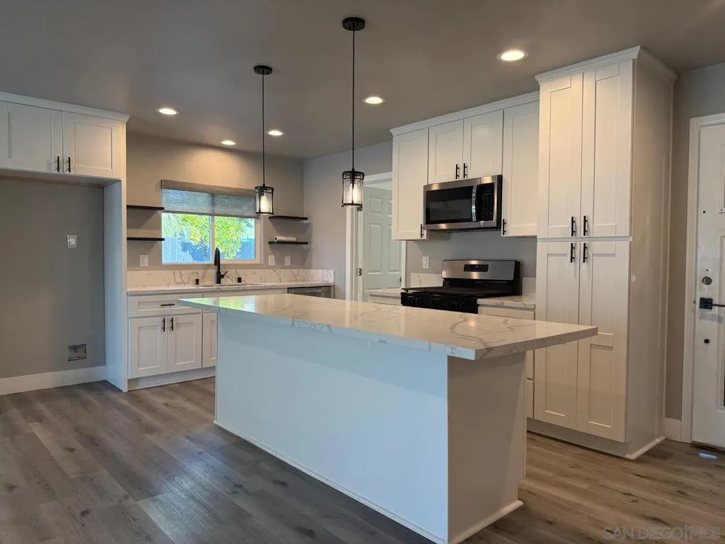 3516 Las Vegas Dr, Oceanside, California 92054 home-pic-3