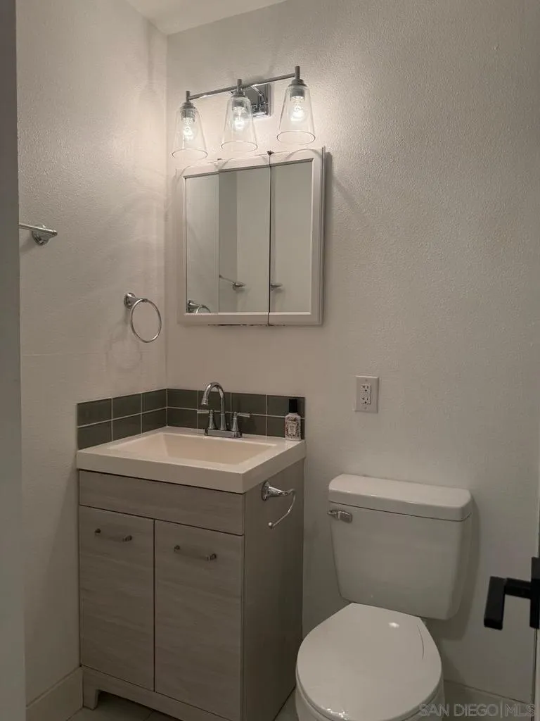 3516 Las Vegas Dr, Oceanside, California 92054 home-pic-12