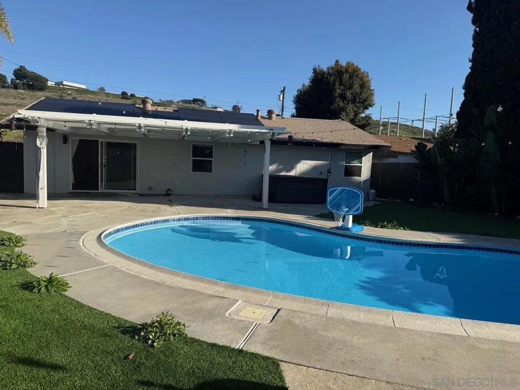 3516 Las Vegas Dr, Oceanside, California 92054 home-pic-18