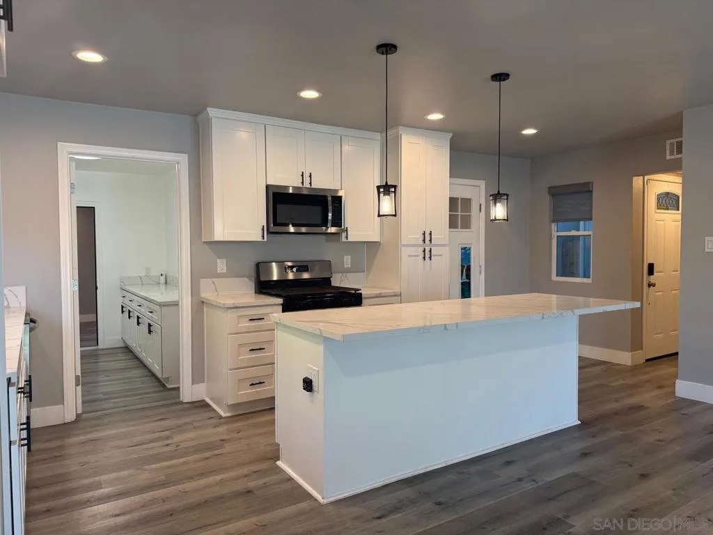 3516 Las Vegas Dr, Oceanside, California 92054 home-pic-2