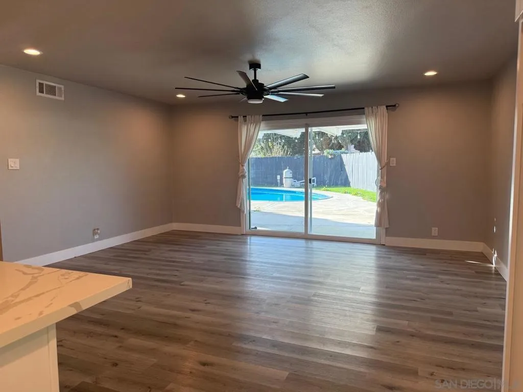 3516 Las Vegas Dr, Oceanside, California 92054 home-pic-15
