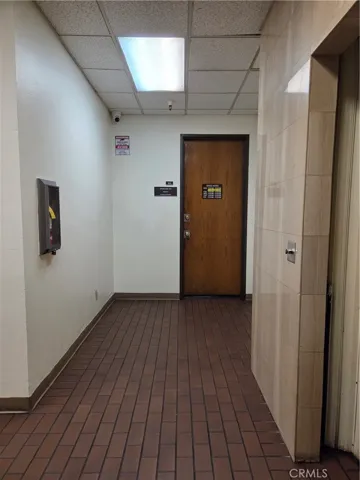 1st floor, Suite 100 entry hallway