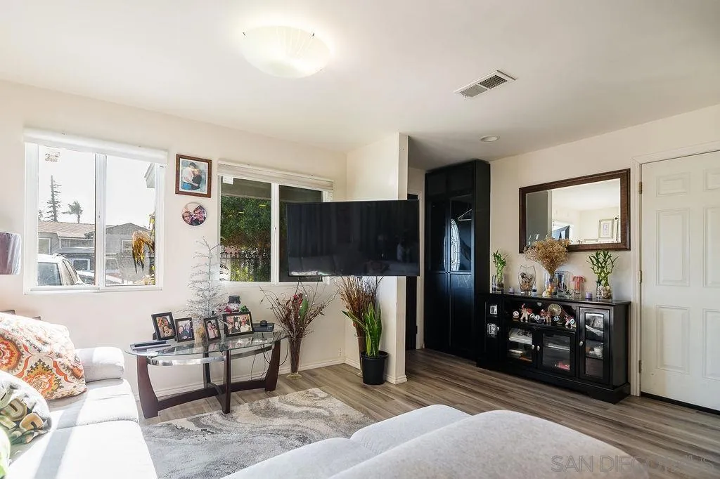 4788 Auburn Dr, San Diego, California 92105 home-pic-8