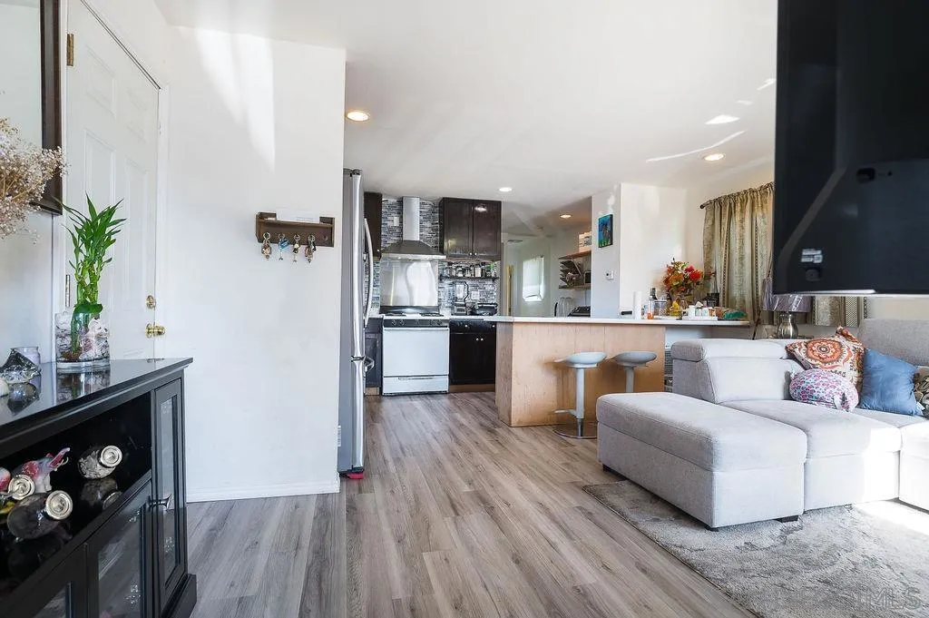4788 Auburn Dr, San Diego, California 92105 home-pic-3