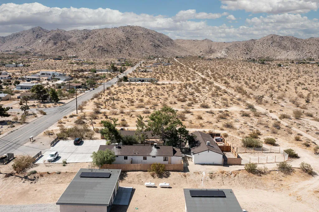 7382 Olympic Road, Joshua Tree, California 92252 home-pic-3