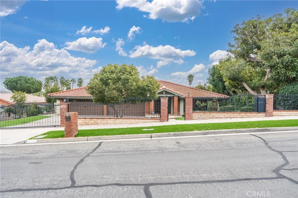 3185 Sonrisa, Corona, California 92881 home-pic-1