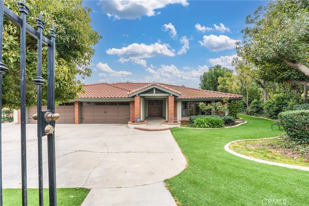 3185 Sonrisa, Corona, California 92881 home-pic-3