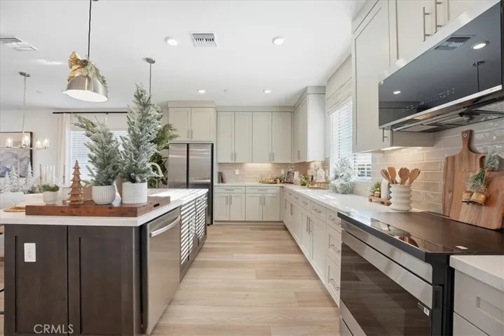 PHOTOS ARE OF MODEL MATCH. EXTERIOR AND INTERIOR FINISHES MAY VARY.