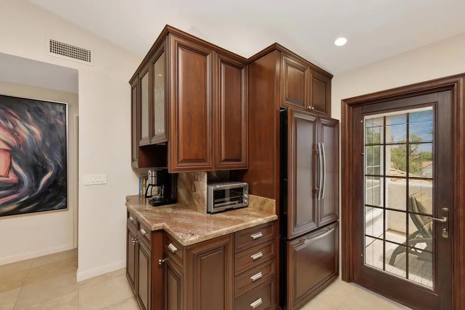 229 DE Kitchen Door to balcony