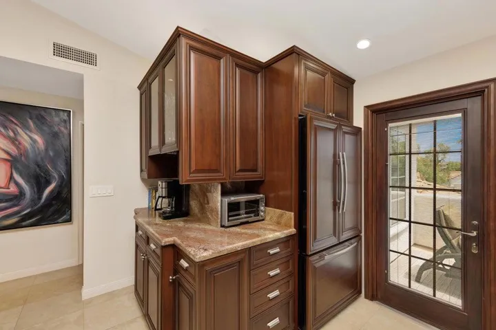 229 DE Kitchen Door to balcony