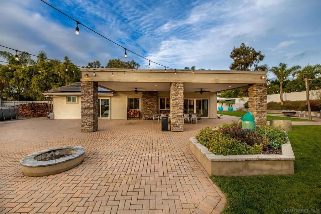 1441 E Taylor St, Vista, California 92084 home-pic-27