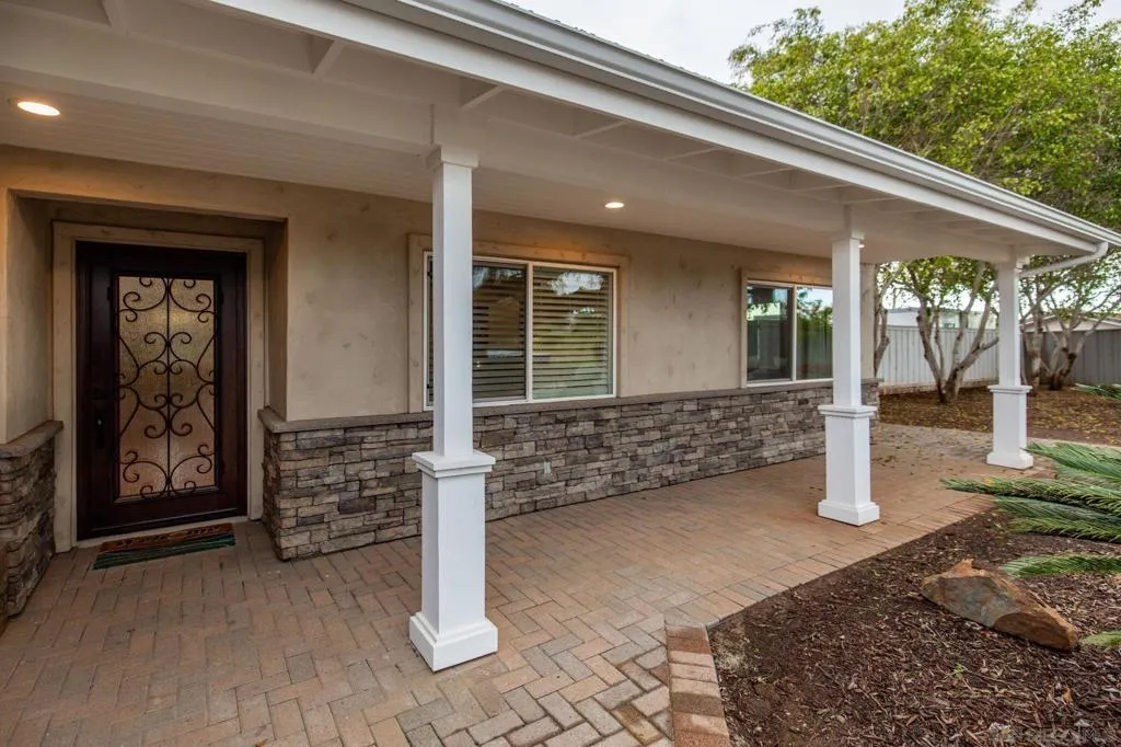 1441 E Taylor St, Vista, California 92084 home-pic-18