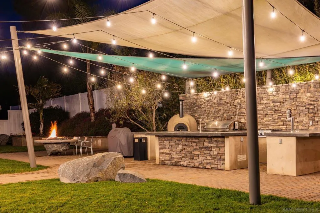 1441 E Taylor St, Vista, California 92084 home-pic-7