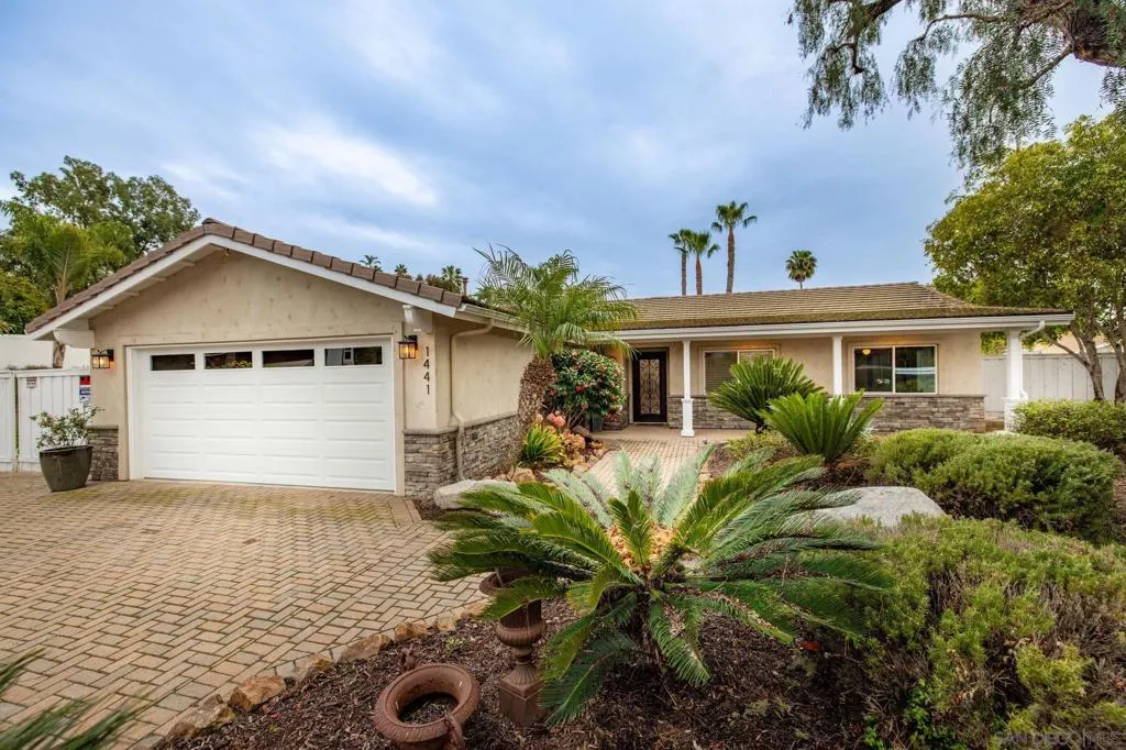 1441 E Taylor St, Vista, California 92084 home-pic-15