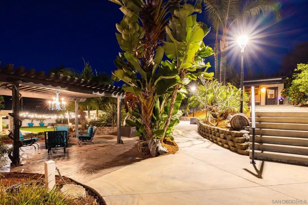 1441 E Taylor St, Vista, California 92084 home-pic-3