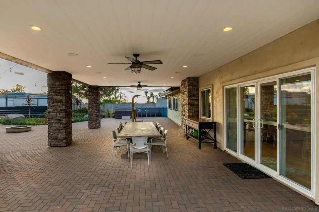 1441 E Taylor St, Vista, California 92084 home-pic-26