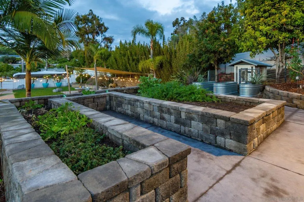 1441 E Taylor St, Vista, California 92084 home-pic-34