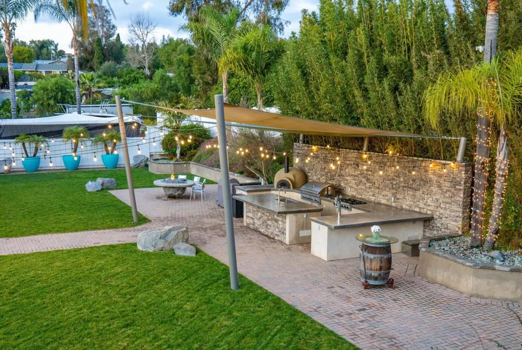 1441 E Taylor St, Vista, California 92084 home-pic-36
