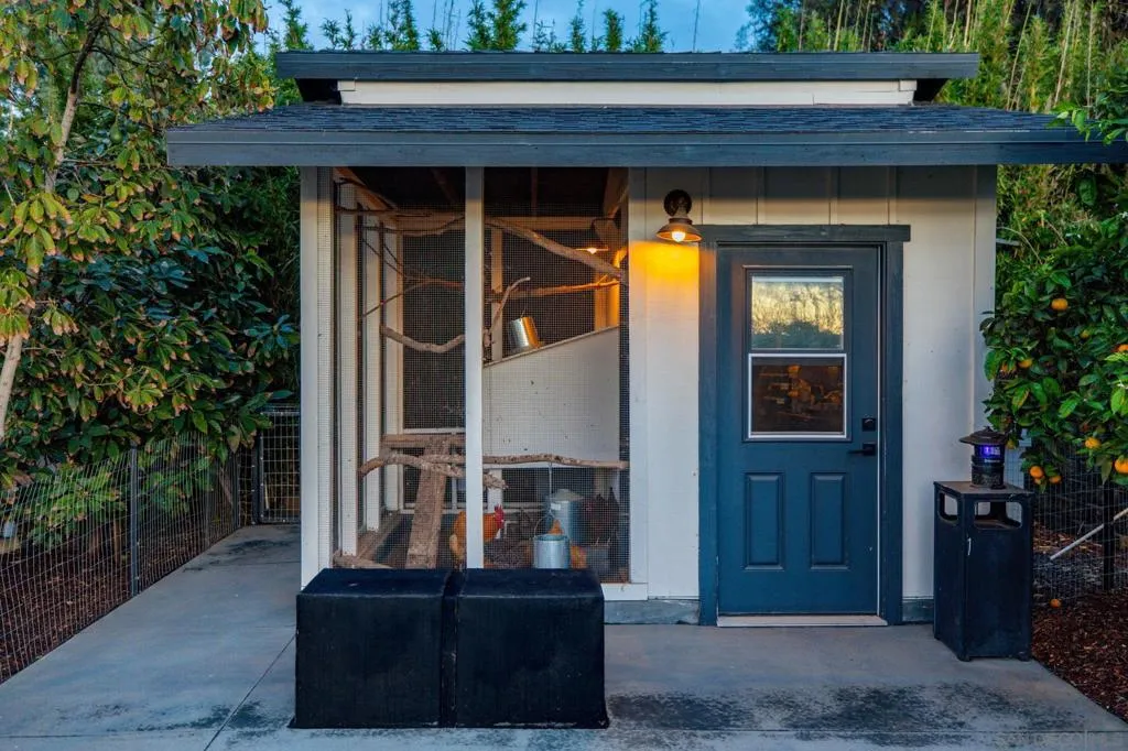 1441 E Taylor St, Vista, California 92084 home-pic-32