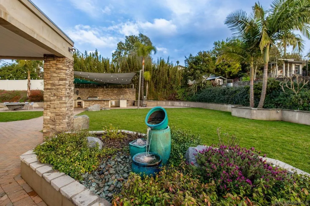 1441 E Taylor St, Vista, California 92084 home-pic-25