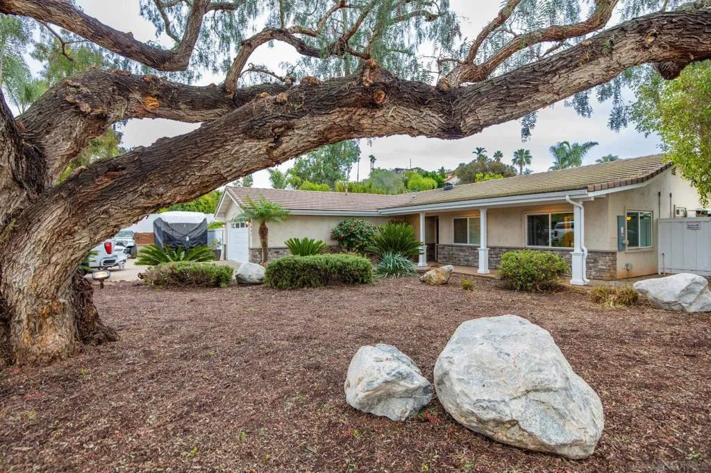 1441 E Taylor St, Vista, California 92084 home-pic-14