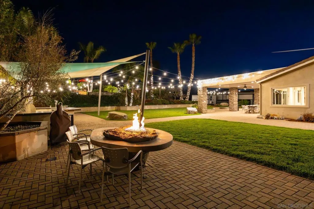 1441 E Taylor St, Vista, California 92084 home-pic-2