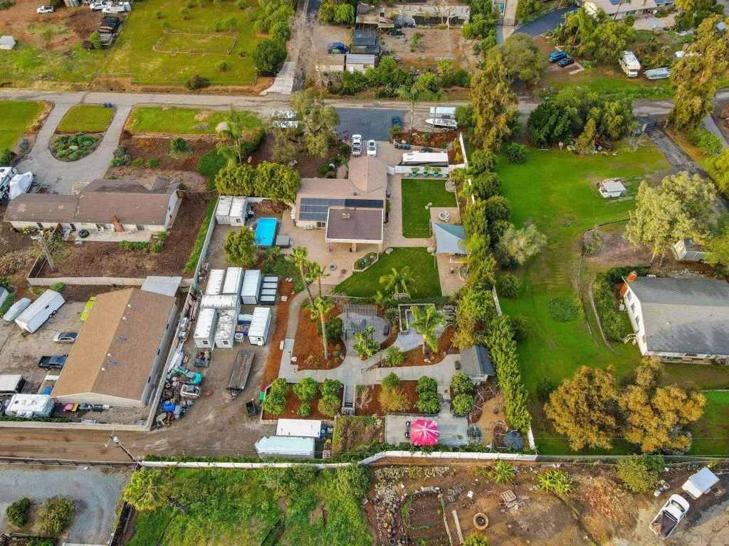 1441 E Taylor St, Vista, California 92084 home-pic-68