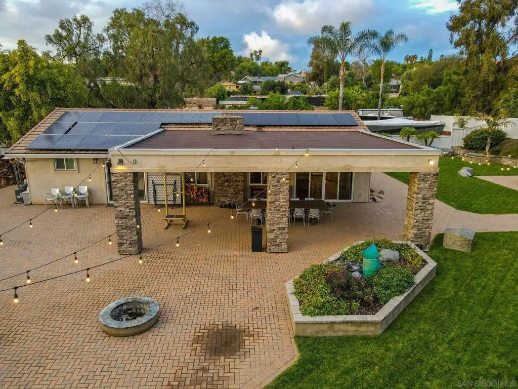 1441 E Taylor St, Vista, California 92084 home-pic-72