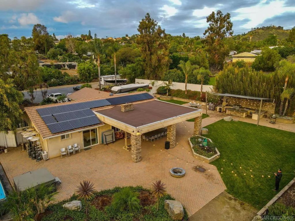 1441 E Taylor St, Vista, California 92084 home-pic-73