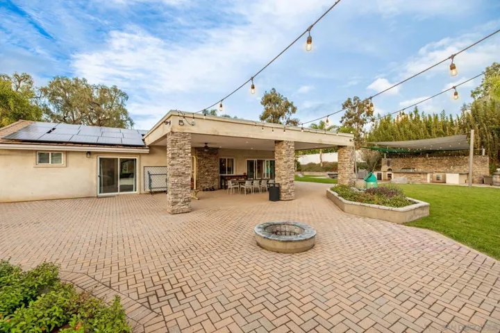 1441 E Taylor St, Vista, California 92084