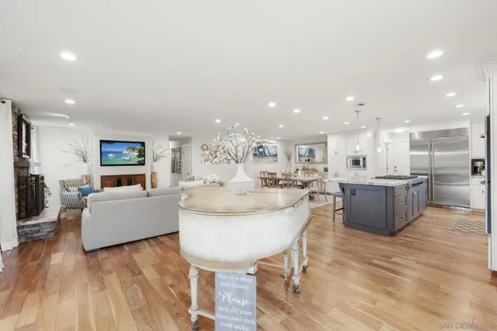 1441 E Taylor St, Vista, California 92084