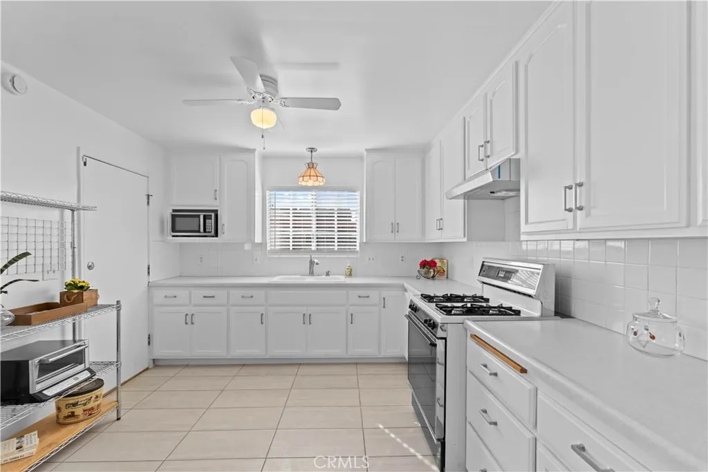 874 W 33rd Way, Long Beach, California 90806 home-pic-6