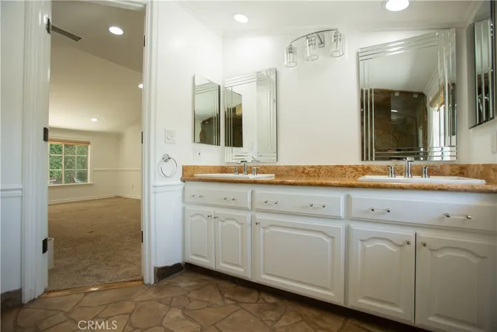 24512 Pat Place, Woodland Hills, California 91367