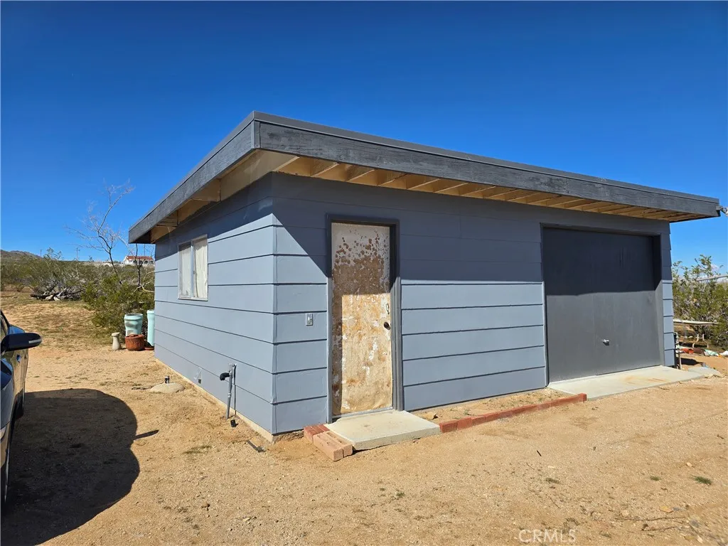 55560 Lum, Landers, California 92285 home-pic-8