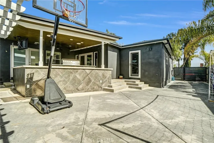 4601 Pepperwood, Long Beach, California 90808