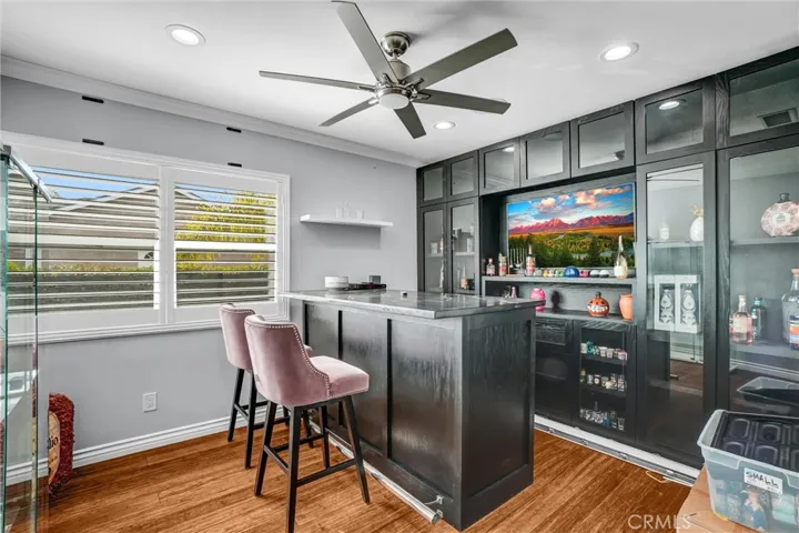 Bar/office room