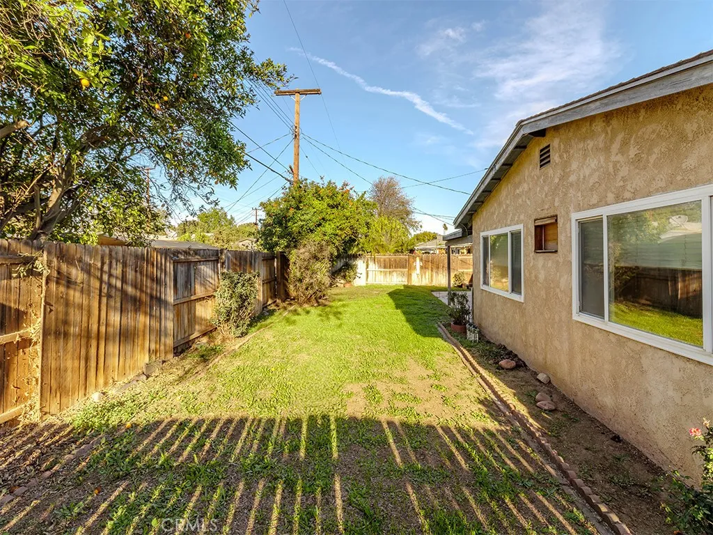 8815 San Vicente, Riverside, California 92503 home-pic-11