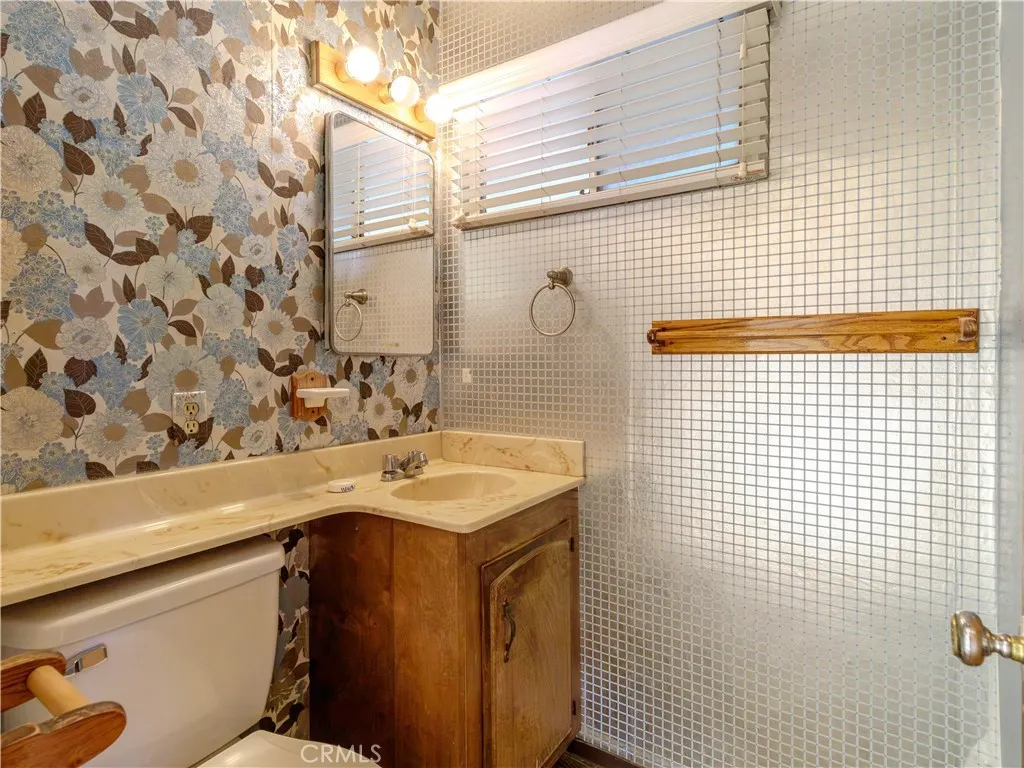 8815 San Vicente, Riverside, California 92503 home-pic-3