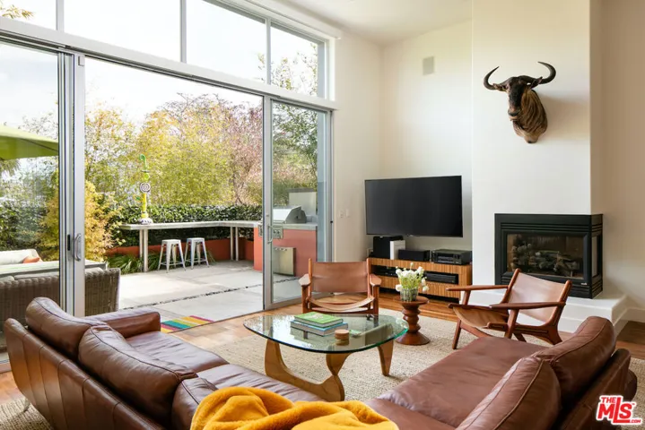 2217 Grand Canal, Venice, California 90291