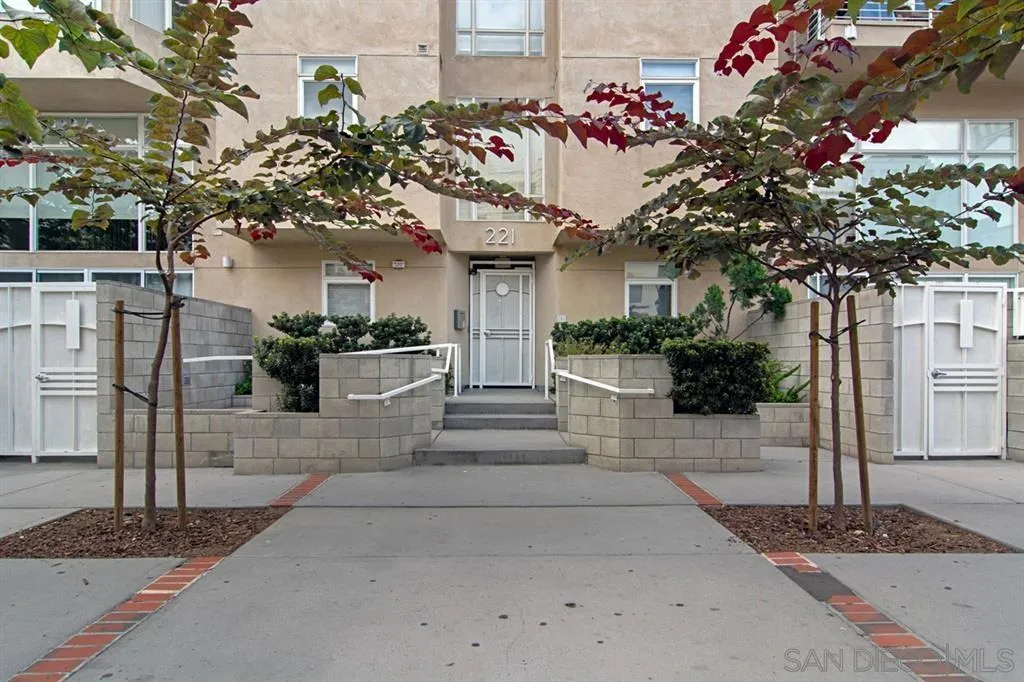 221 Island Ave  home-pic-3